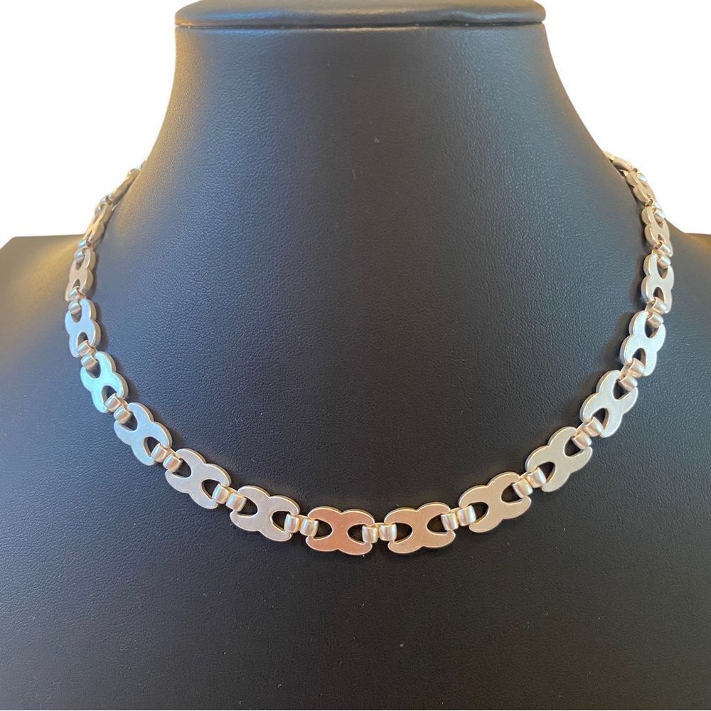 Sharp Looking Modern Link Matte Silver Toned Collar Necklace
